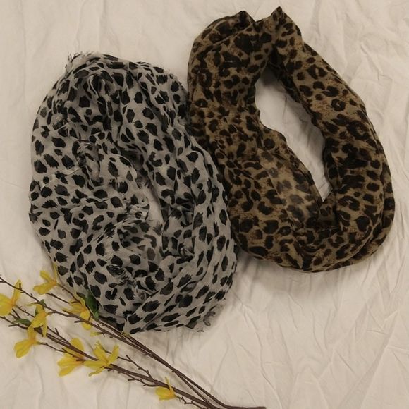 Accessories - 2 leopard print infinite scarfs